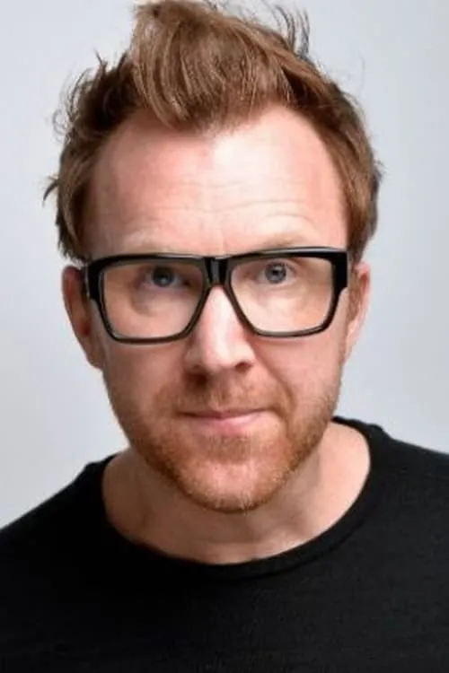 Jason Byrne interpretando a 