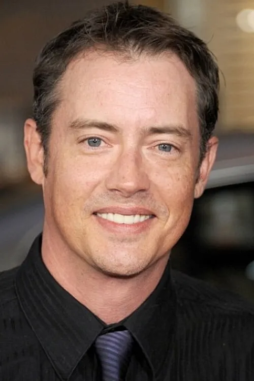 Jason London interpretando a Luc Doucette