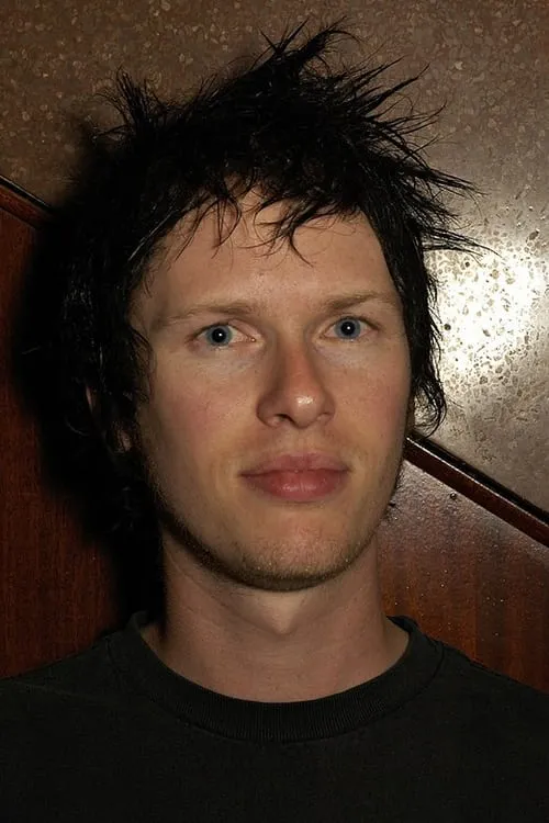 Jason McCaslin interpretando a Self - Bass, Backing Vocals