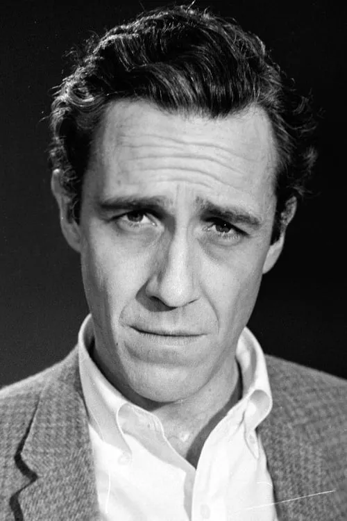 Jason Robards interpretando a Paul Kedes