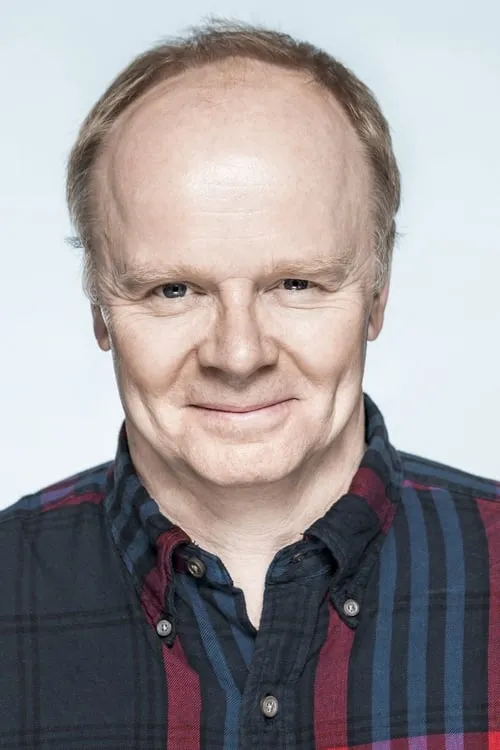 Jason Watkins interpretando a Christopher Cobbler