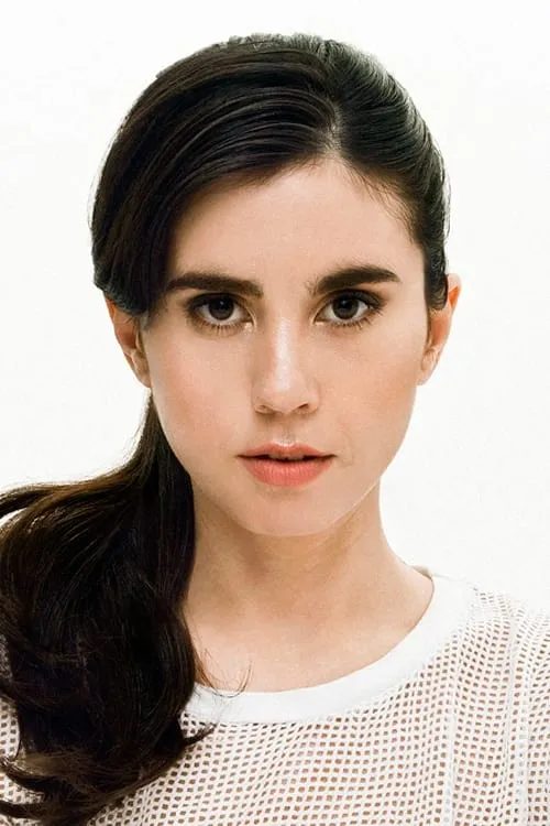 Javiera Mena interpretando a Self