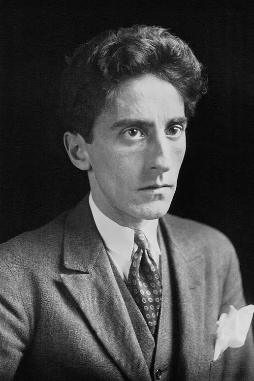 Foto de perfil del actor Jean Cocteau en el reparto