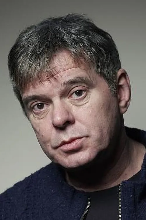 Jean-Jacques Burnel interpretando a Self - bass, vocals