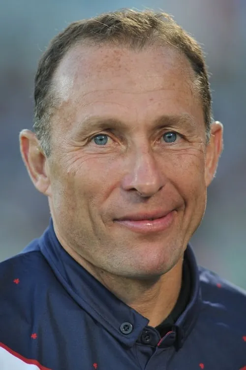 Jean-Pierre Papin interpretando a Self