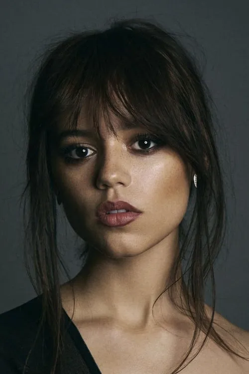 Jenna Ortega interpretando a Katie Torres