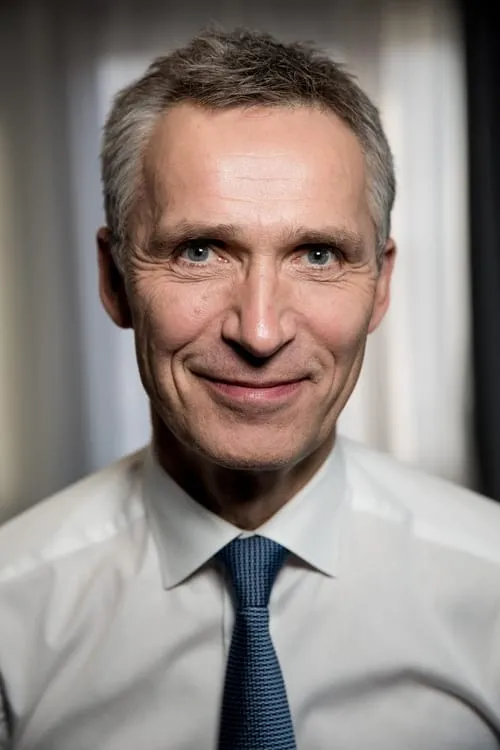 Jens Stoltenberg interpretando a Himself - Former Prime Minister