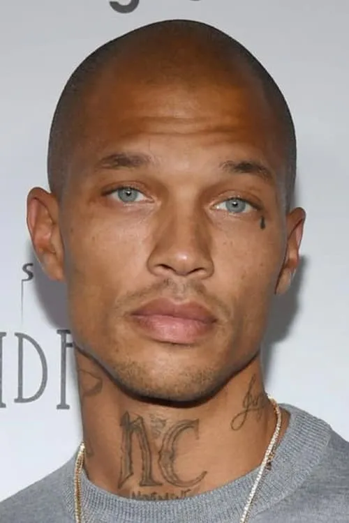 Jeremy Meeks interpretando a Big L