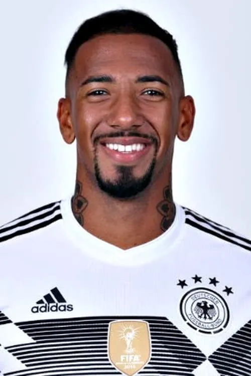 Jérôme Boateng interpretando a Self - Player Germany