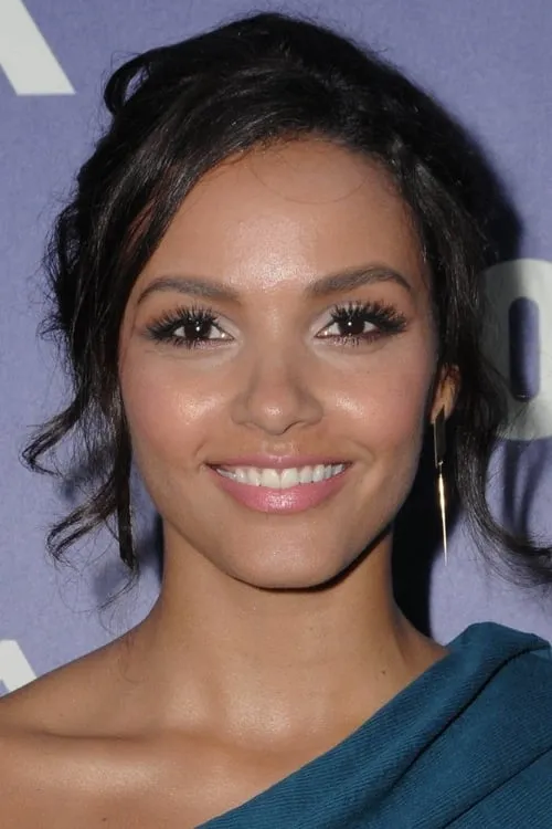 Jessica Lucas interpretando a Olivia