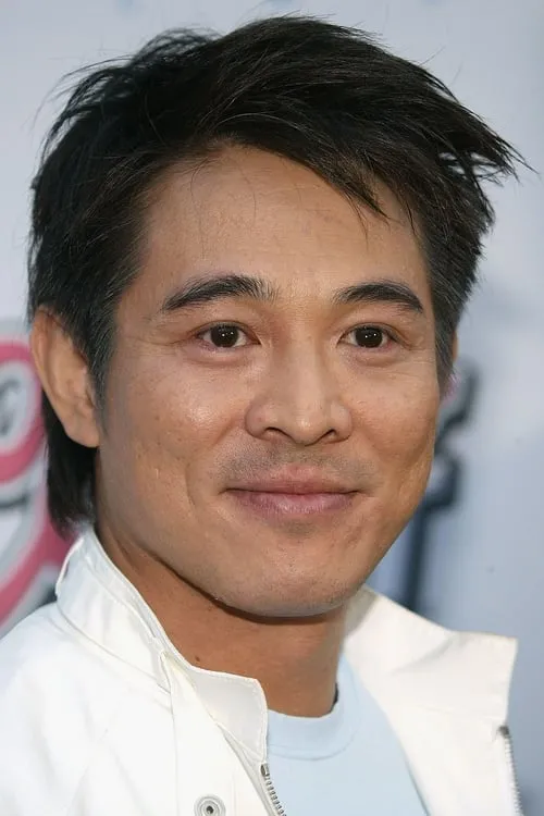 Jet Li interpretando a Chang Mo-Kei