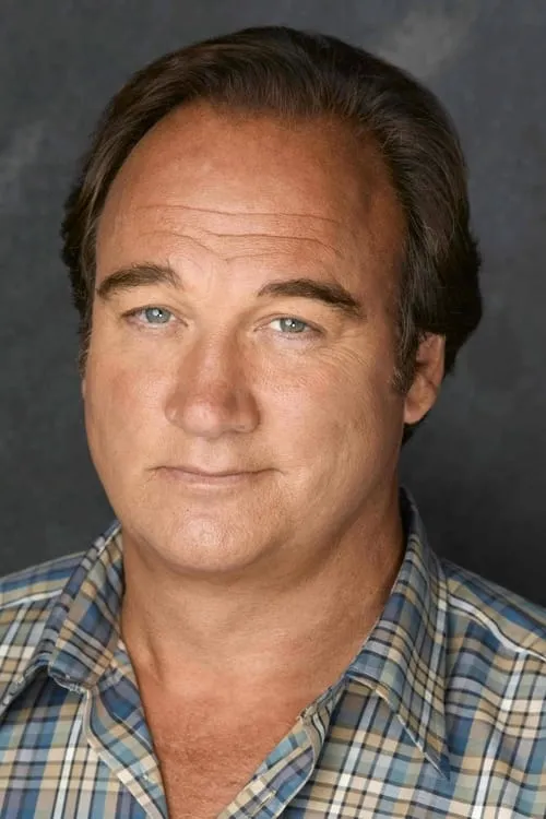 Jim Belushi interpretando a Rosellini