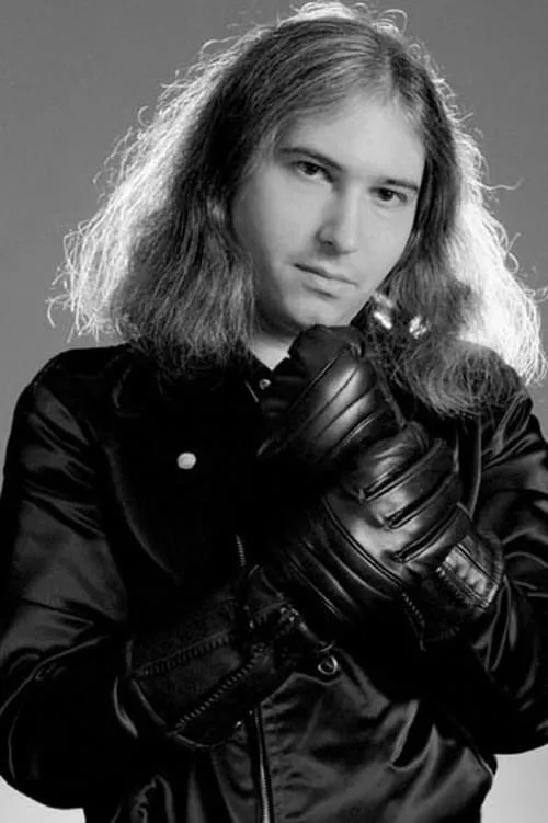 Jim Steinman interpretando a Self