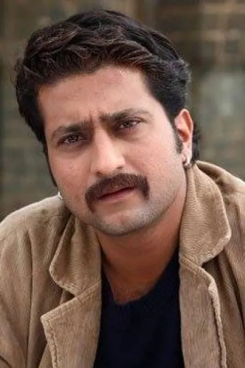 Jitendra Joshi interpretando a Nanasaheb Deshmukh