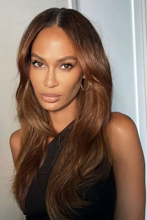 Joan Smalls interpretando a 