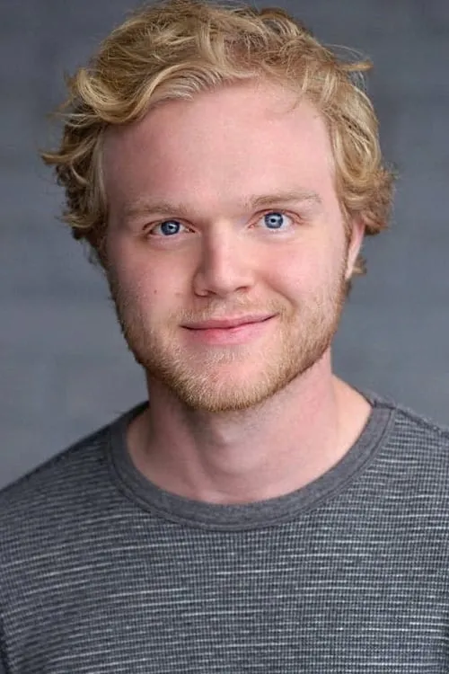 Joe Adler interpretando a Nathan Nesbitt