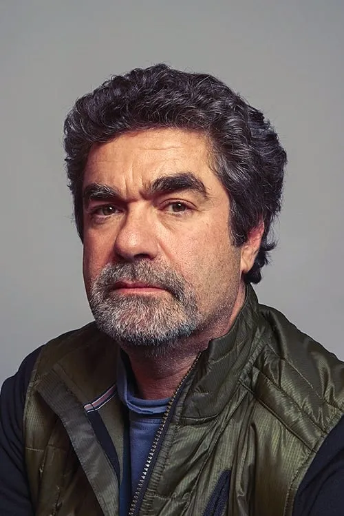 Joe Berlinger interpretando a Himself (voice)