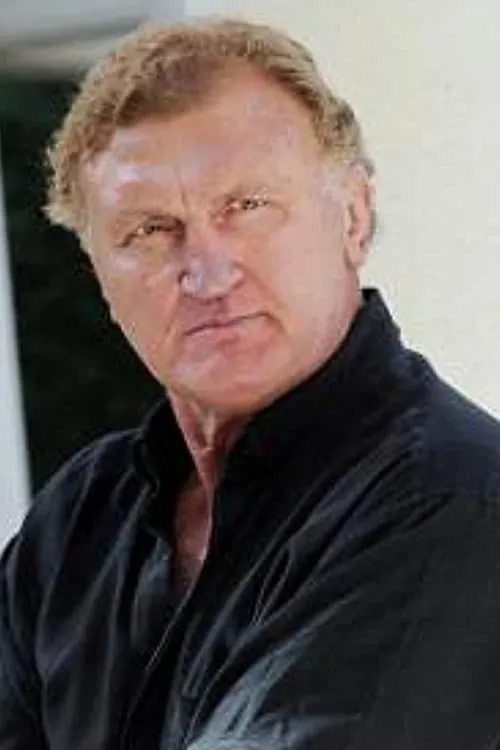 Joe Bugner interpretando a 