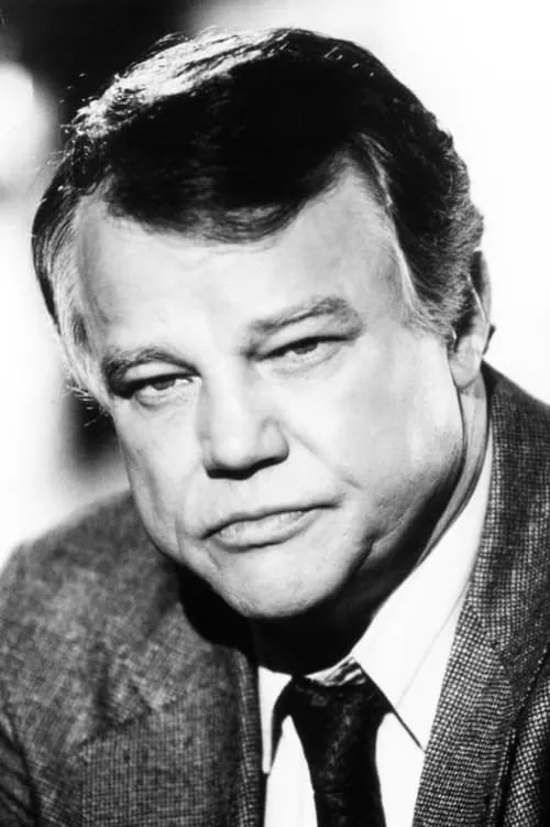 Joe Don Baker interpretando a Man in Black