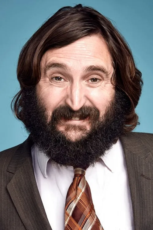 Joe Wilkinson interpretando a Joe