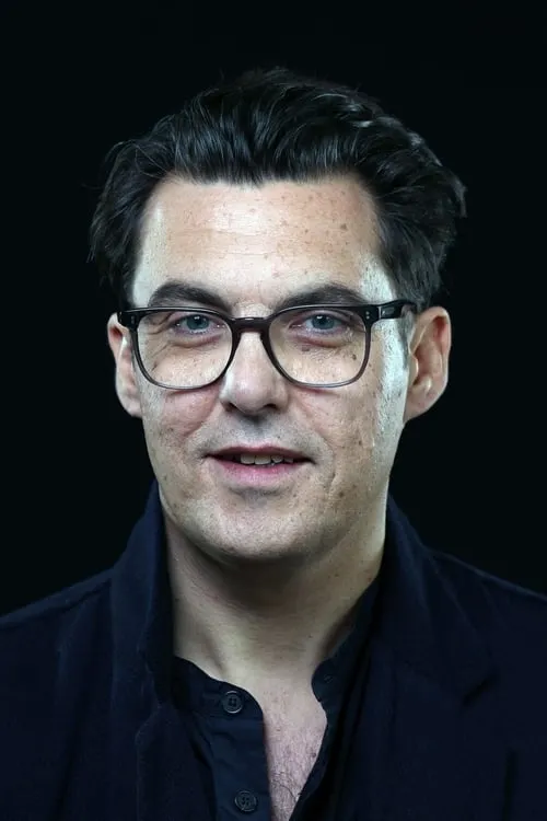 Joe Wright interpretando a Jerry Disbro