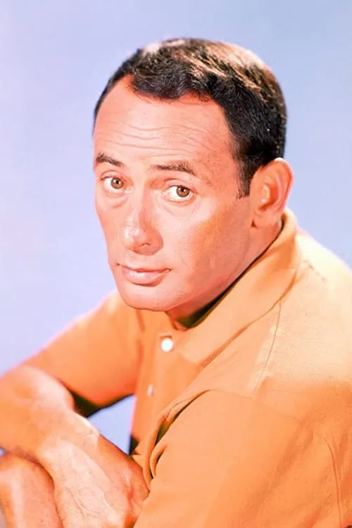 Joey Bishop interpretando a Sydney Rosen