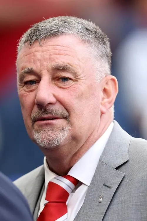 John Aldridge interpretando a Himself