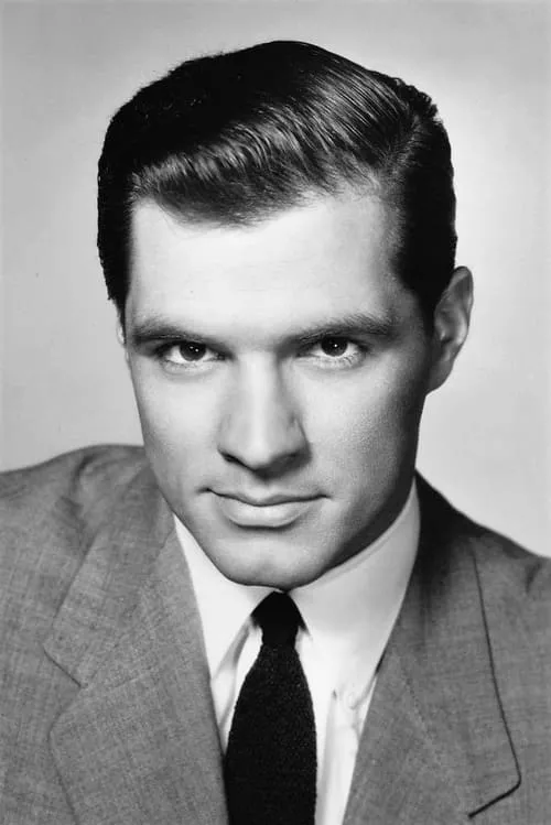 John Gavin interpretando a Tom Grant