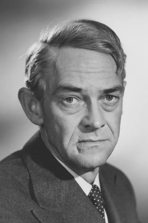 Foto de perfil del actor John McIntire en el reparto