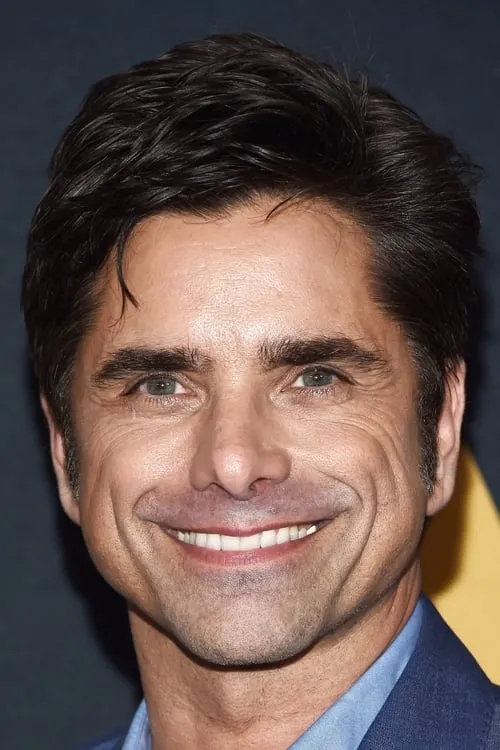 John Stamos interpretando a Cpl. Grady Westfall