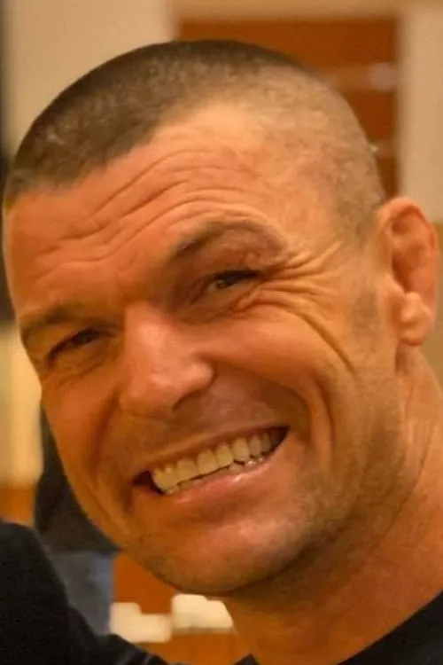 John Wayne Parr interpretando a Himself