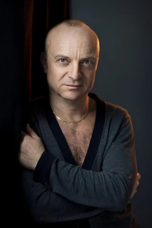 Jonas Gardell interpretando a Himself