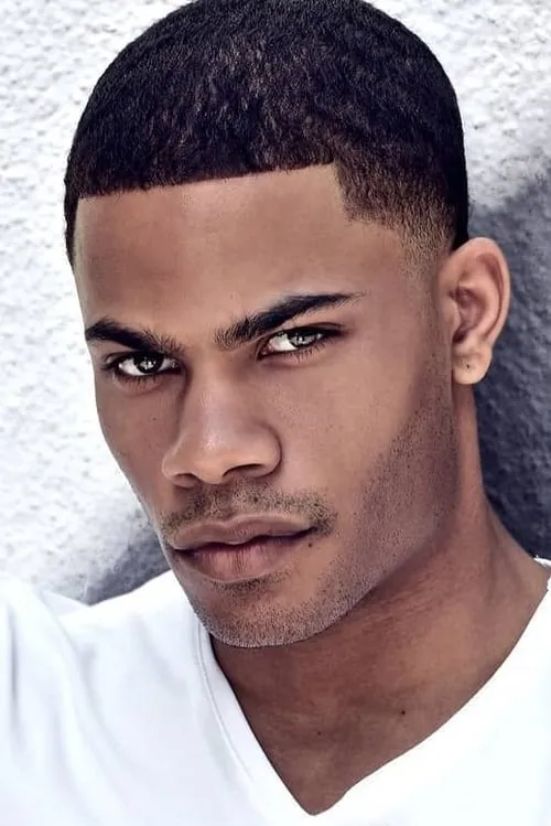 Jordan Calloway interpretando a Isaiah