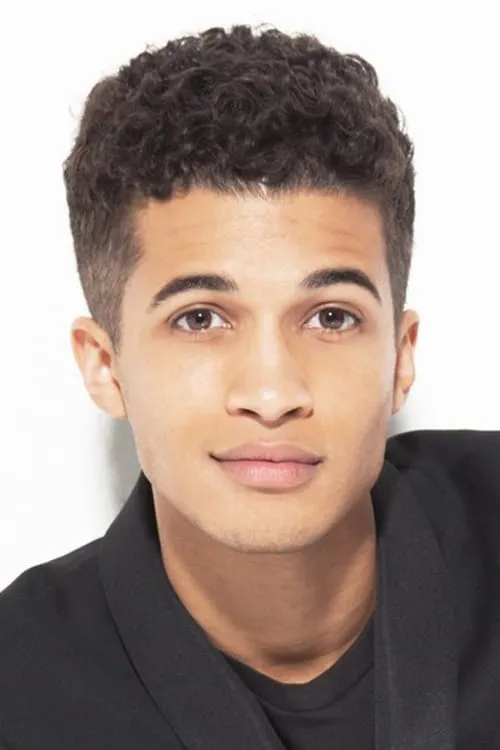 Jordan Fisher interpretando a Doody