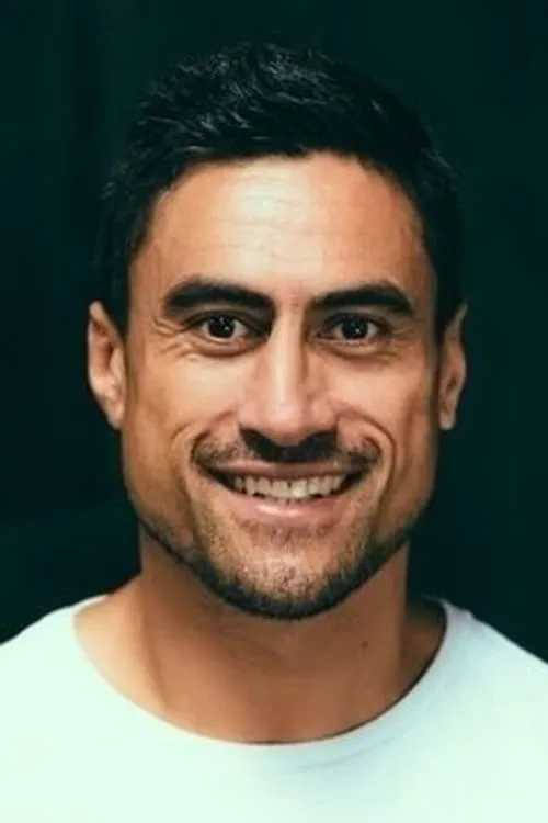 Joseph Naufahu interpretando a Ben Kanahele