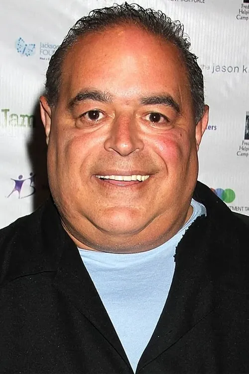 Joseph R. Gannascoli interpretando a Abner Hunnicutt (as Joe Gannascoli)