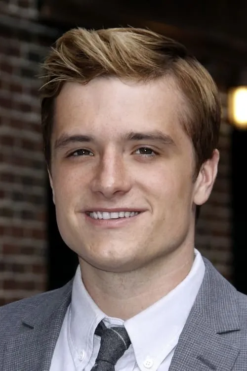 Josh Hutcherson interpretando a Self (Peeta Mellark)