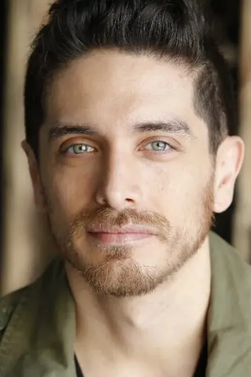 Foto de perfil del actor Josh Keaton en el reparto