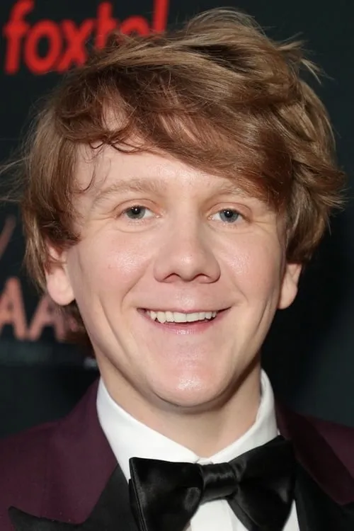 Josh Thomas en el reparto