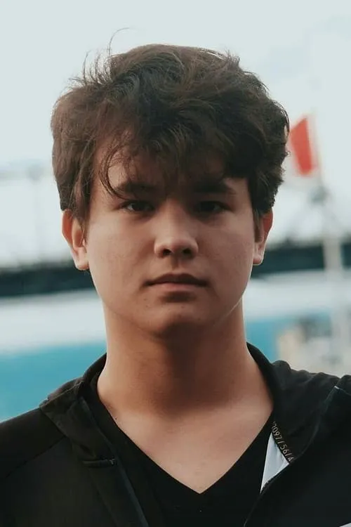 Juan Karlos Labajo interpretando a Benigno 