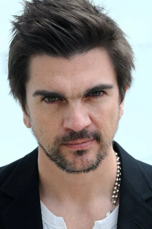 Juanes interpretando a 