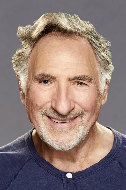 Judd Hirsch interpretando a Capt. David Matthews