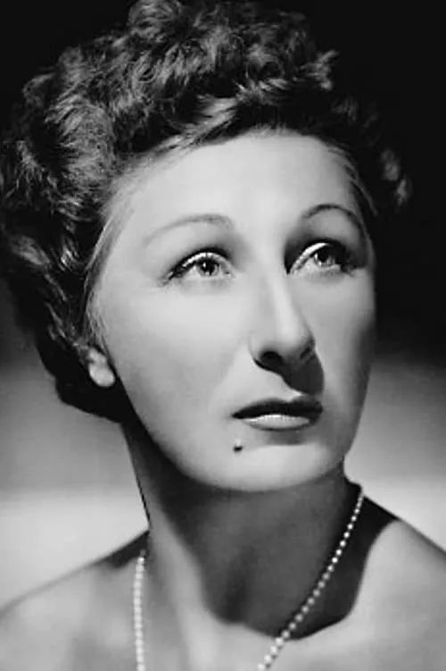 Judith Anderson interpretando a Mrs. Ivers