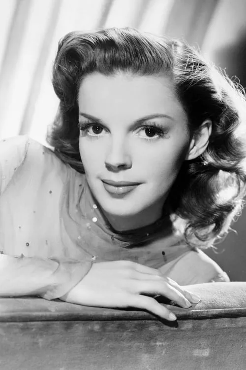 Judy Garland interpretando a Self (archive footage)