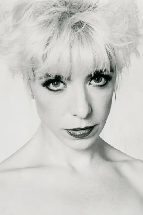 Julee Cruise interpretando a Self