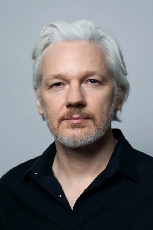 Julian Assange interpretando a Himself