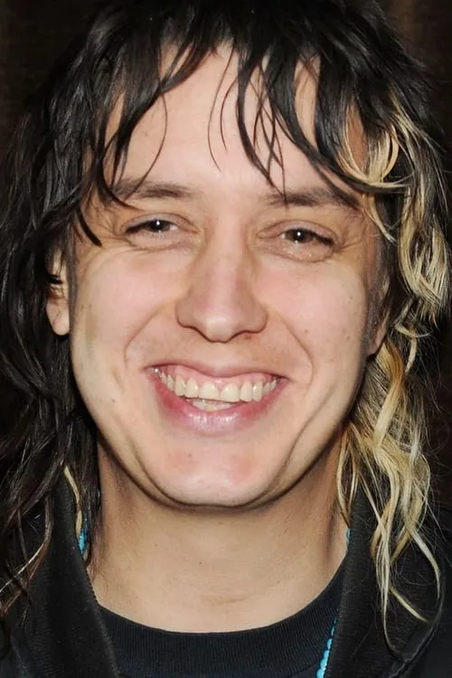 Julian Casablancas interpretando a Self