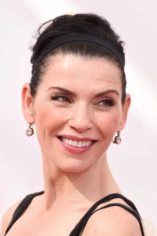 Julianna Margulies interpretando a Narrator