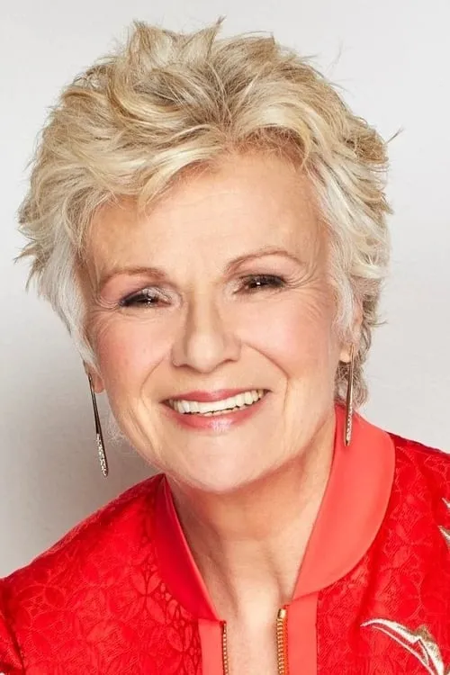 Julie Walters interpretando a Narrator (voice)