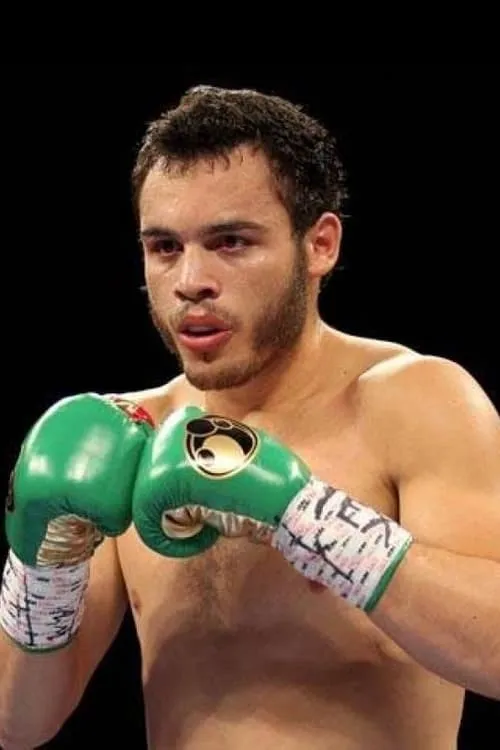 Julio Cesar Chavez Jr. interpretando a Himself